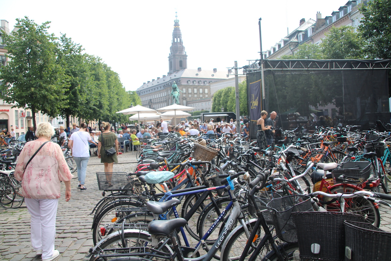 Parking de bicicletas en pleno centro de Copenhague.