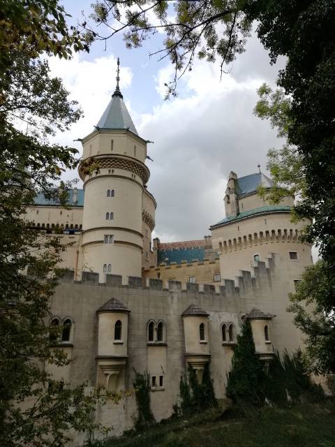 Paseando por los alrededores del castillo de Bojnice.