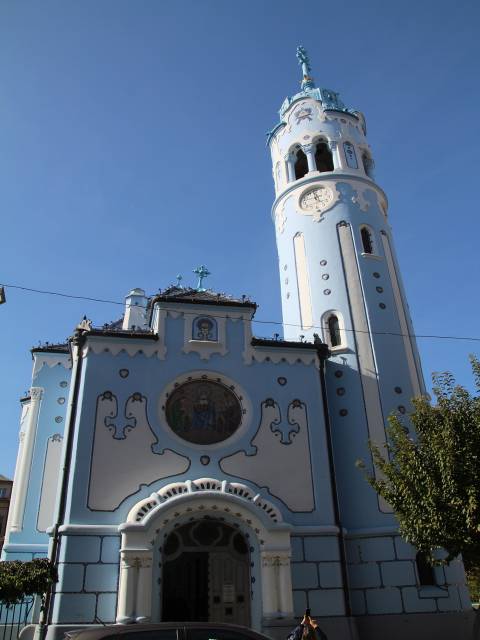 La iglesia azul de St. Elizabeth es la preferida por los novios para casarse en Bratislava.