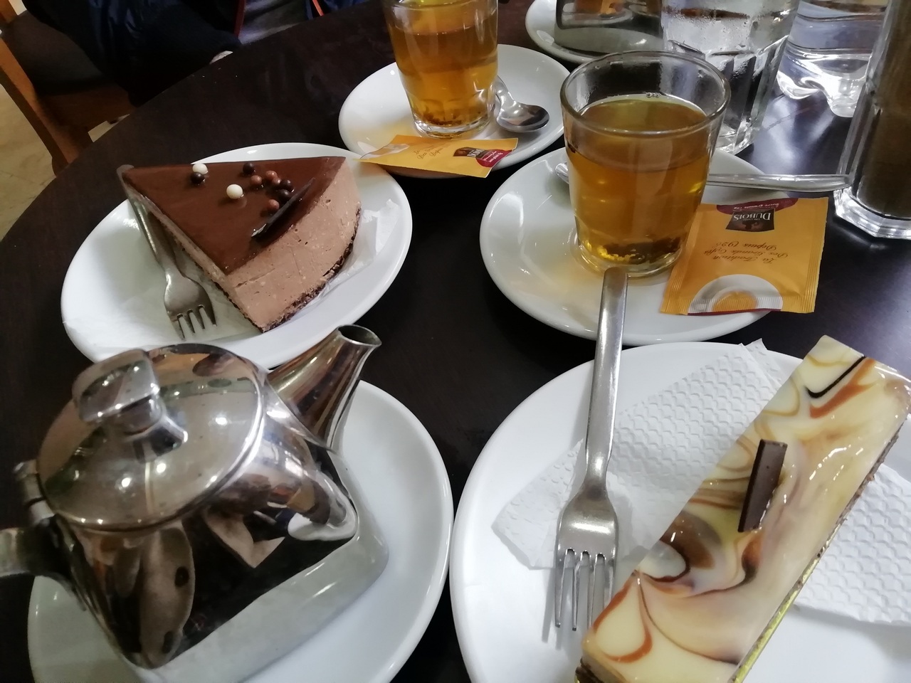 Merienda en la cafetería Majestic de Rabat.