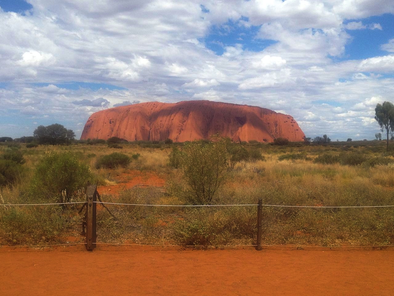 Los aborígenes atribuyen a Uluru propiedades místicas. ¿Será cierto?