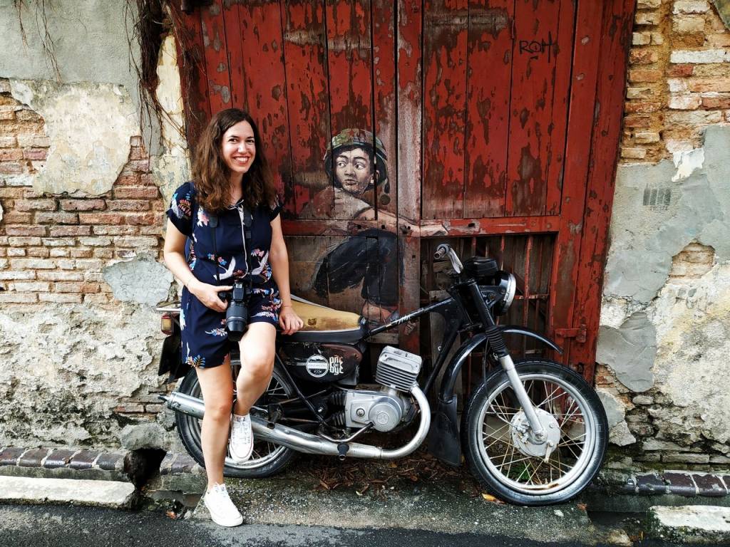 Arte urbano en Penang: 'Boy on a Bike'.