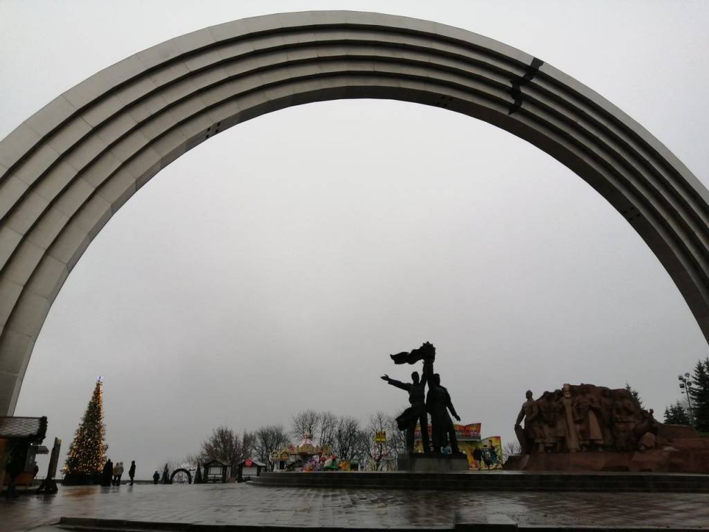 Arco de la Amistad de las Naciones, símbolo de la hermandad entre Ucrania y Rusia.