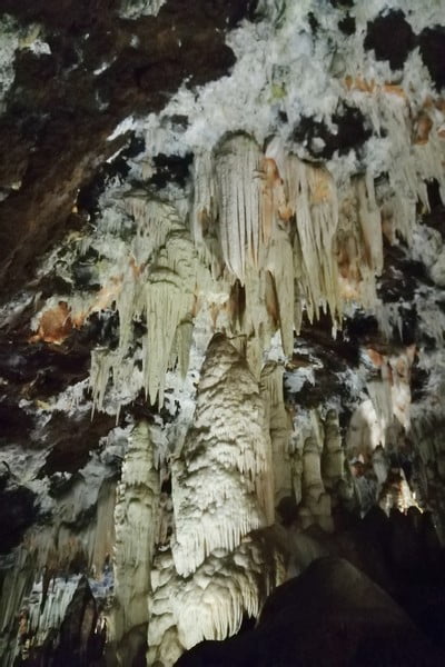 Las Cuevas del Águila se encuentran al sur de la provincia de Ávila, en Arenas de San Pedro.