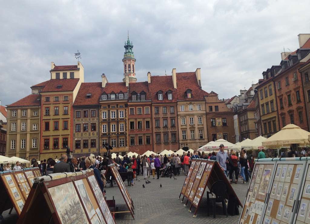 La Plaza del Mercado está en el casco antiguo de Varsovia y tiene mucho ambiente.