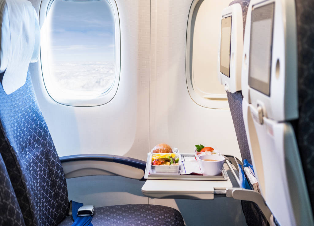 Si viajas desde y hacia un país de la UE, hay menos restricciones para llevar comida y bebida en el equipaje de mano.