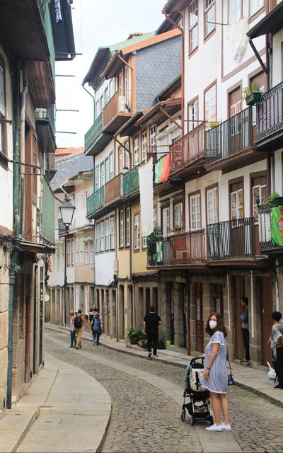 Qué ver en Guimarães en un día: rúa de Santa María.
