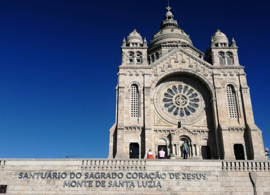 El Santuario de Santa Luzia es el sitio más impresionante que ver en Viana do Castelo en un día.