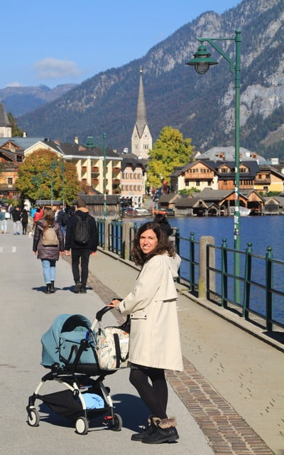 Viajar con bebé por Hallstatt es bastante sencillo porque son literalmente dos calles.