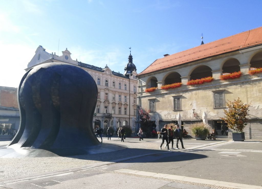Los eslovenos llaman Kodžak al monumento Spomenik NOB por un famoso detective. Los eslovenos llaman Kodžak al monumento Spomenik NOB por un famoso detective.