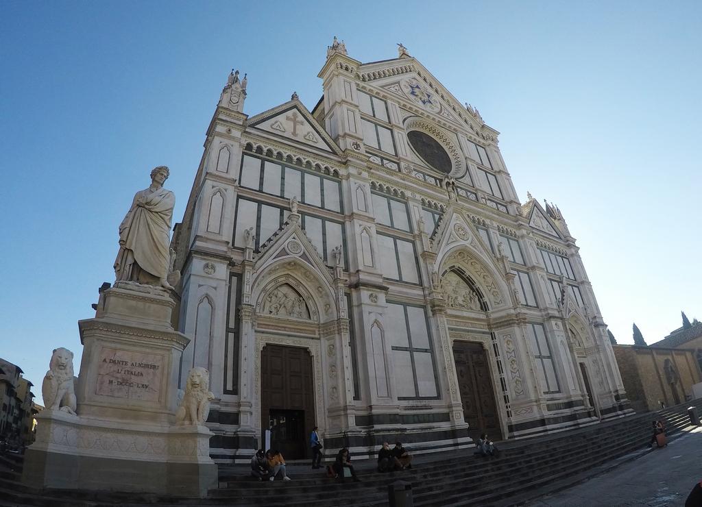 Una de las basílicas más impresionantes que ver en Florencia en 3 días es la de Santa Croce.