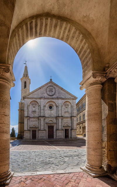 Una de las mejores excursiones desde Florencia es la que te lleva a conocer Pienza y su preciosa catedral.