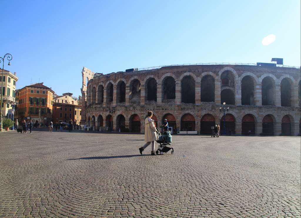 Con la Verona Card puedes entrar gratis a más de 15 museos y monumentos, incluida la Arena de Verona.