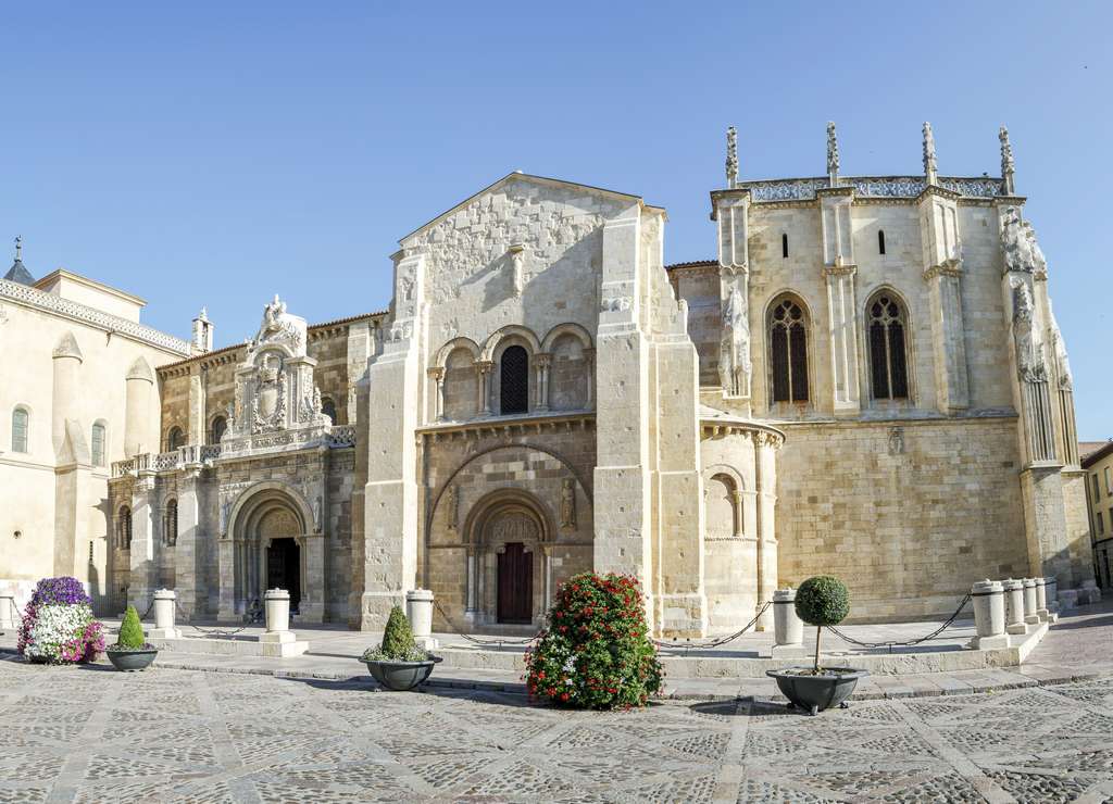 La Colegiata de San Isidoro es conocida como la Capilla Sixtina del Arte Románico.