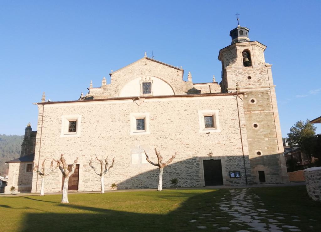Qué ver en Villafranca del Bierzo: Colegiata de Santa María de Cluny.