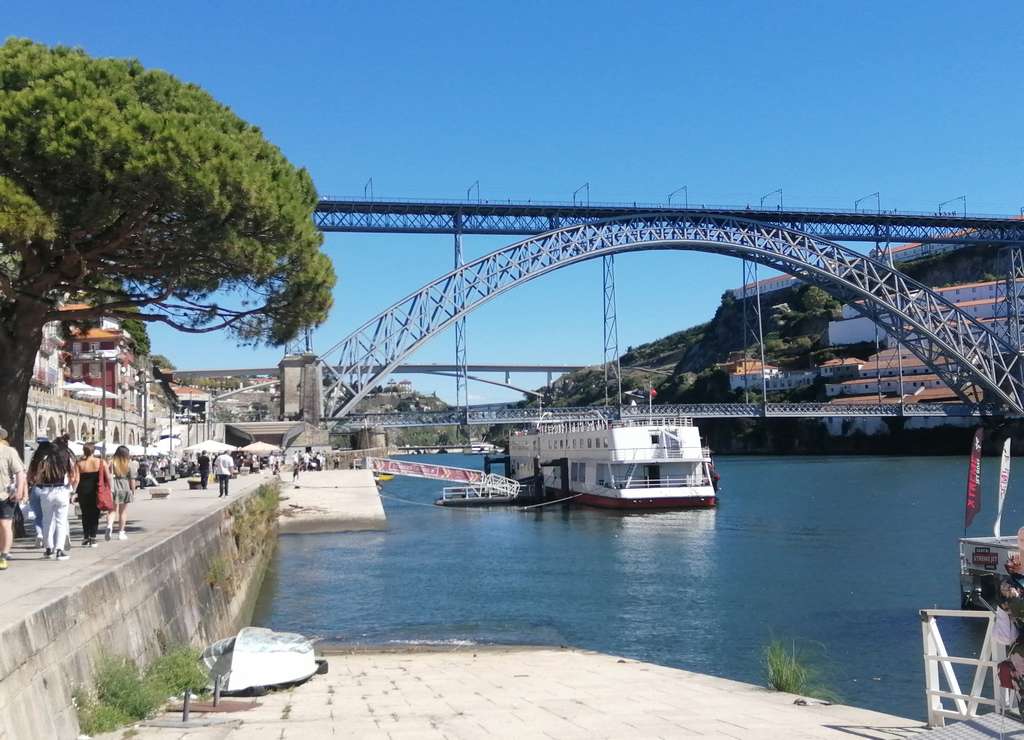 Con la Porto Card puedes disfrutar de descuentos en el crucero de los seis puentes por el Duero.