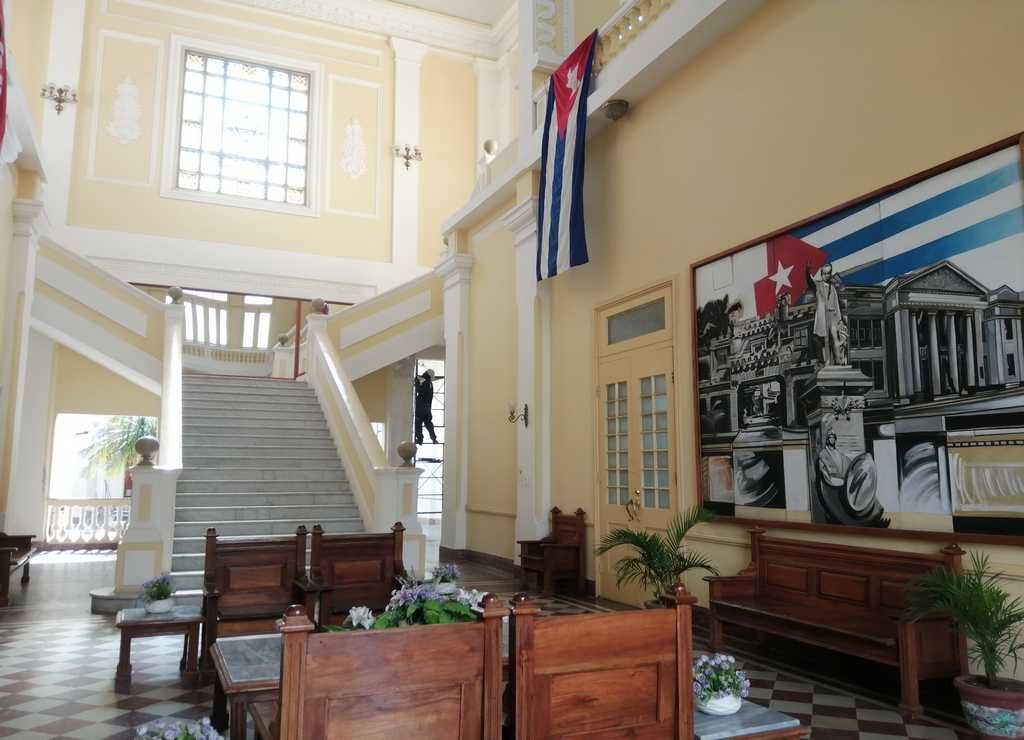 Interior del Palacio de Gobierno en Cienfuegos, Cuba.