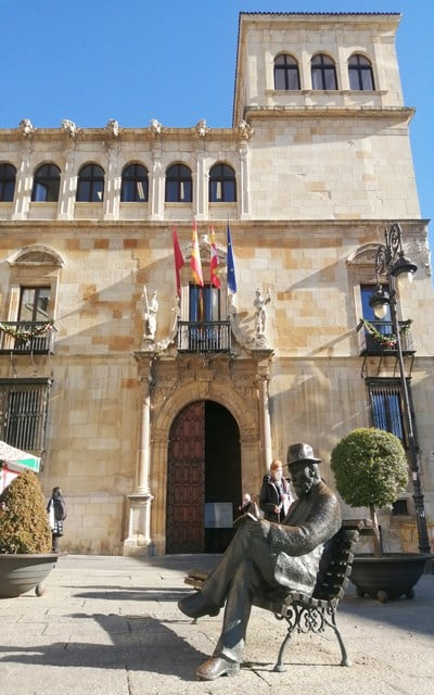 El Palacio de los Guzmanes es la actual sede de la Diputación de León.