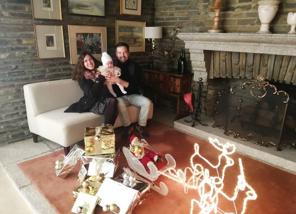 Nos alojamos en el Parador de Villafranca del Bierzo y tenía el salón decorado con adornos navideños.