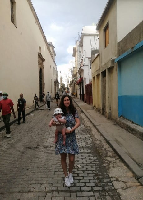 Viajamos a Cuba cuando Olivia tenía 5 meses y la experiencia fue muy positiva.