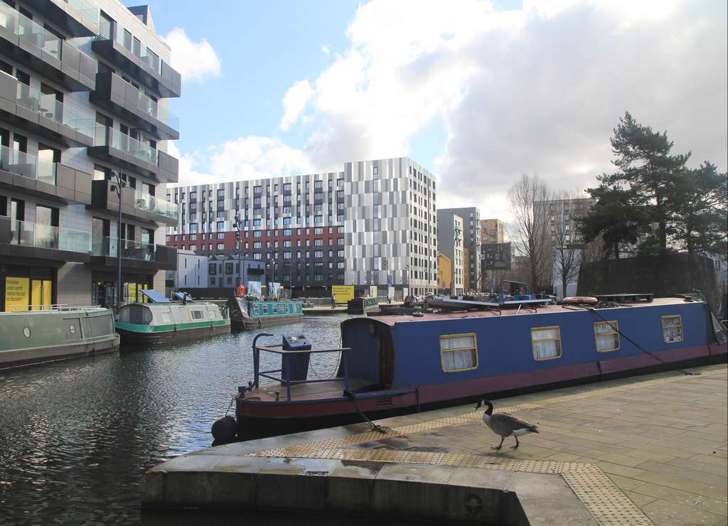 Tienes que ver en Manchester en dos días el barrio residencial de New Islington por sus canales y sus modernos edificios.