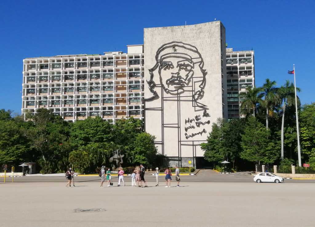 Encontré la Plaza de la Revolución prácticamente vacía en comparación con la primera vez que estuve en Cuba.