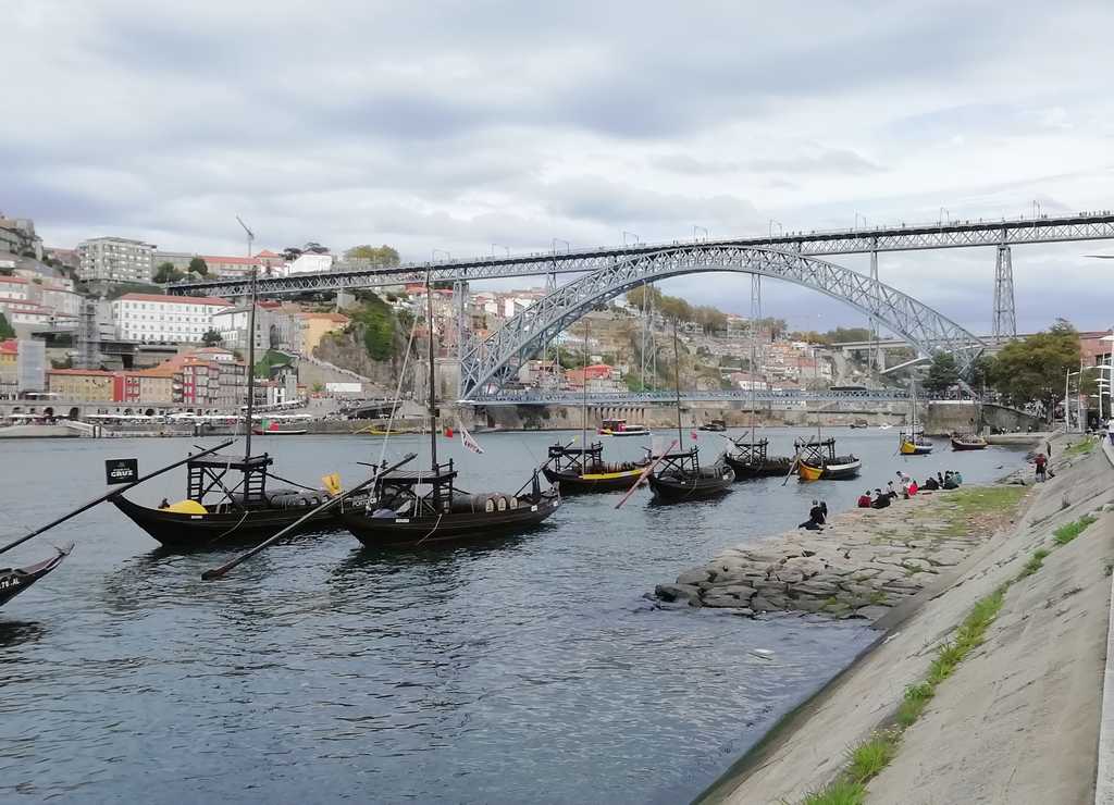 En el free tour de Oporto se visita el barrio de Ribeira y sus inconfundibles casas de colores.