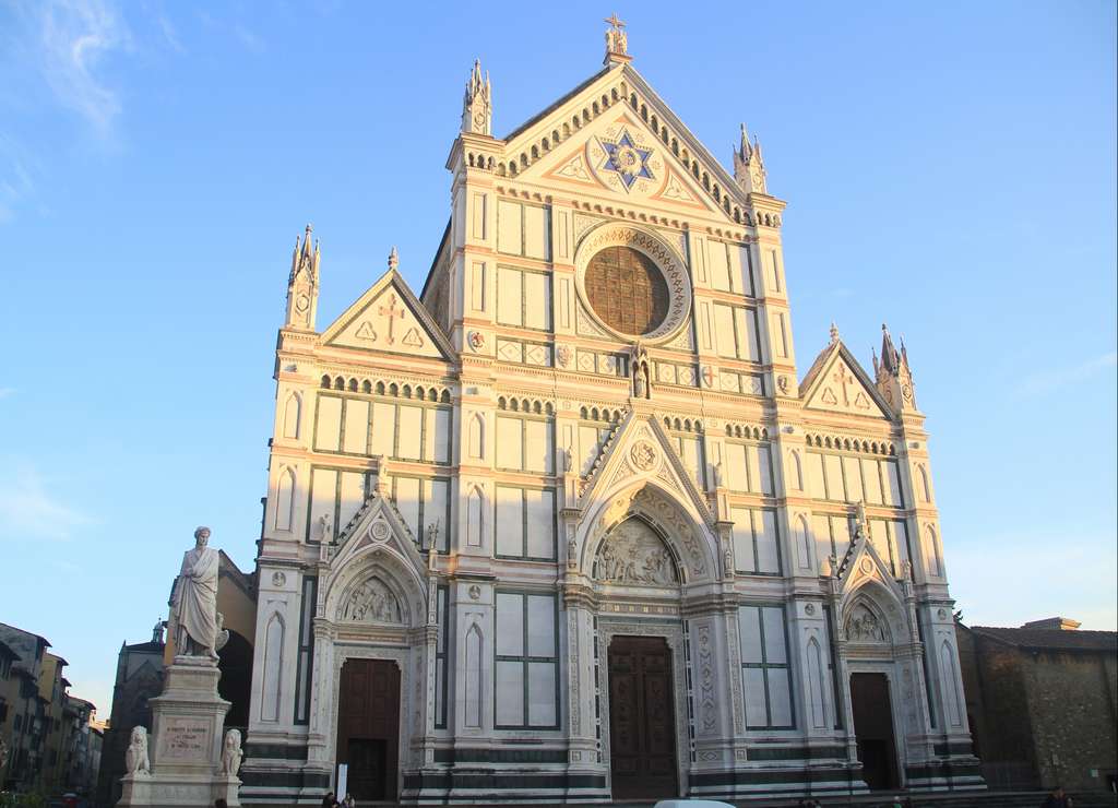 Santa Croce es una de las mejores zonas donde alojarse en Florencia si buscas alojamientos más económicos.