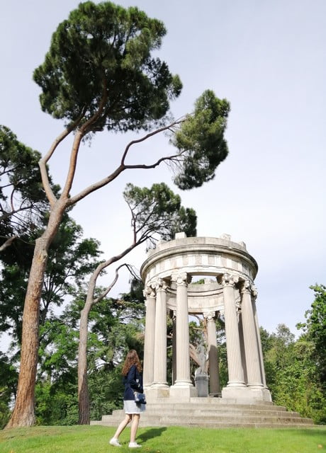 El Templete de Baco es uno de los sitios más fotografiados del Parque del Capricho de Madrid.