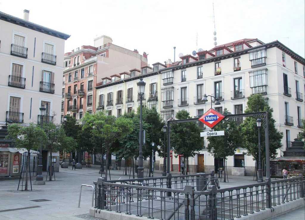 Te cuento cÃ³mo ir del Aeropuerto de Madrid al centro en bus, metro, tren de cercanÃ­as y transporte privado.