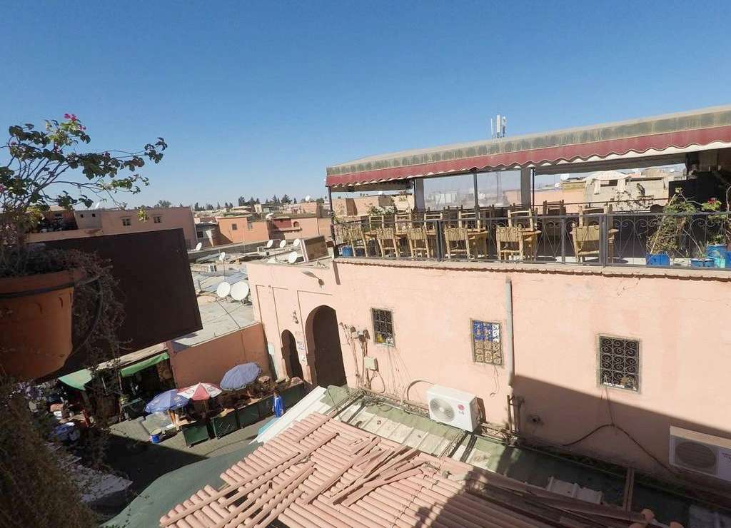 La distancia del Aeropuerto de Marrakech al centro de la ciudad es de 6 kilómetros.