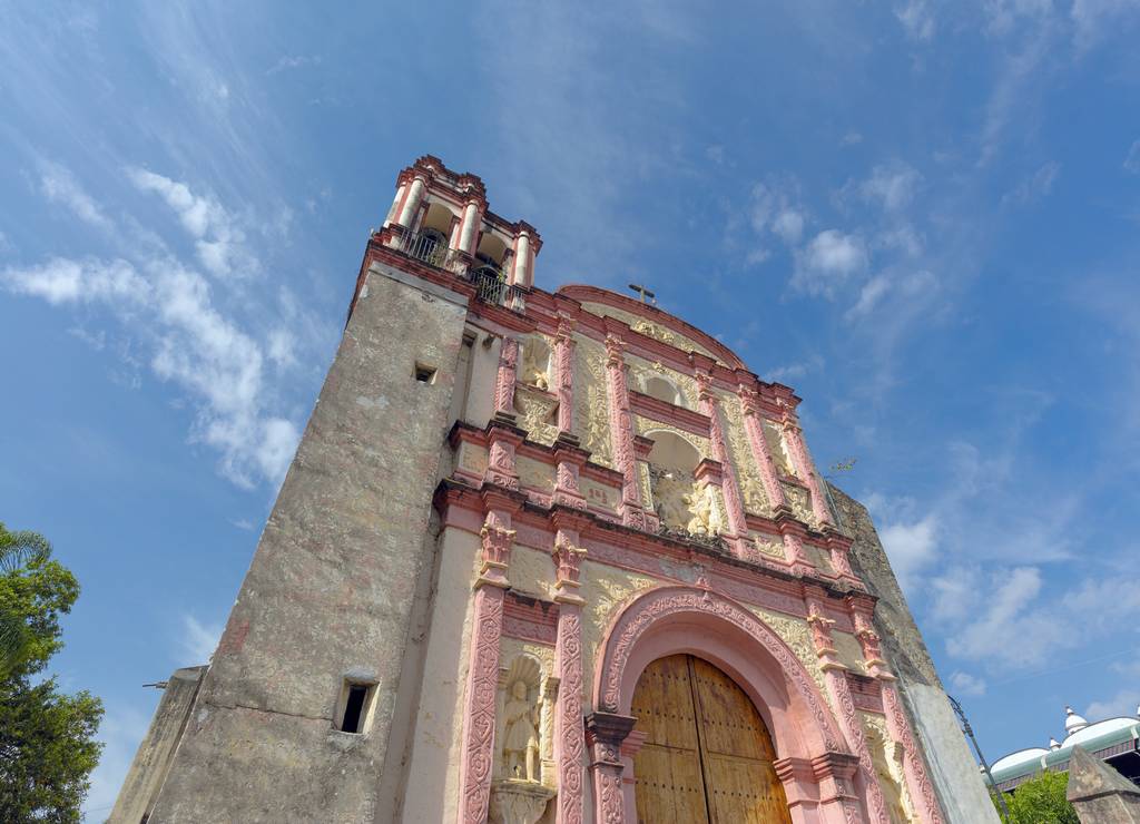 La Catedral de Cuernavaca es una de las más antiguas del país.