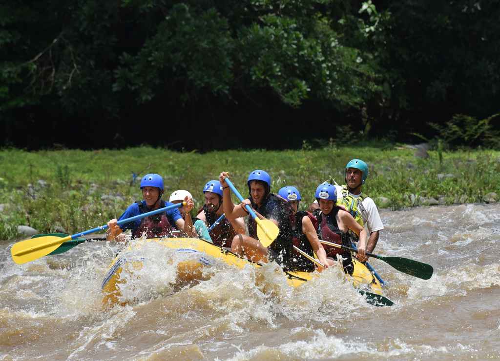 Si te gusta la aventura, uno de los mejores tours y excursiones en San JosÃ© es practicar rafting.