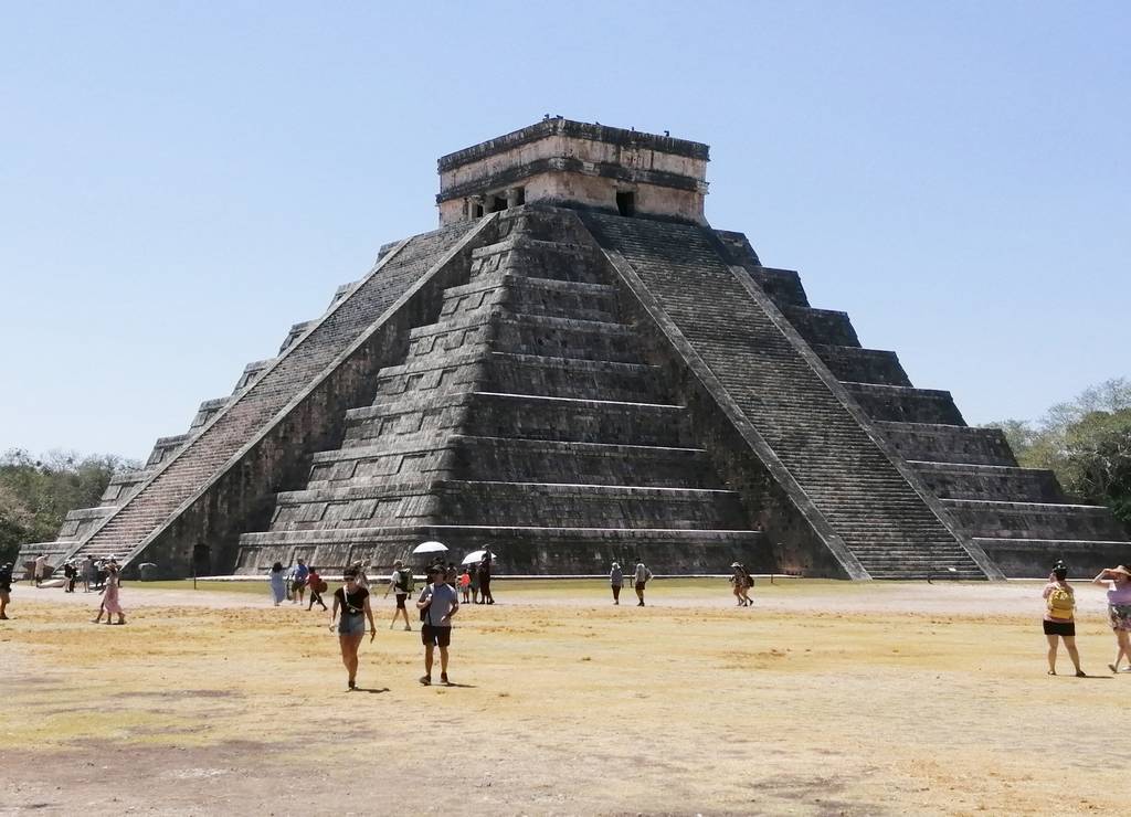 Si no quieres conducir, puedes llegar a Chichén Itzá en transporte público o excursión desde las principales ciudades de Yucatán.