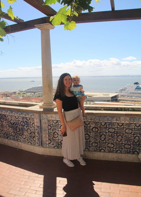Viajamos a Lisboa cuando Olivia tenía 10 meses y la experiencia fue maravillosa.