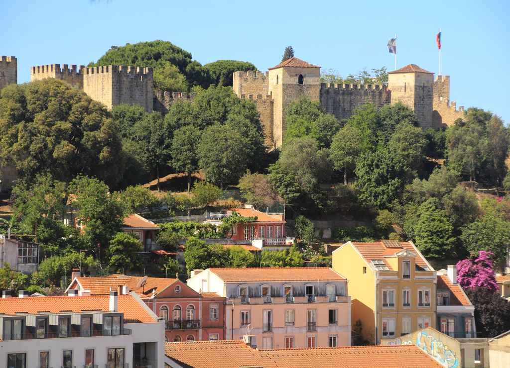 Desde el Castillo de San Jorge tienes una de las mejores vistas de la capital portuguesa.