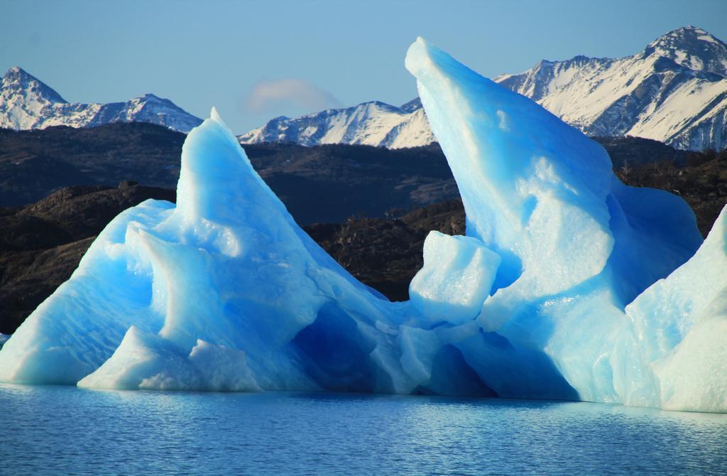 Una de las cosas que más me impresionaron fue ver grandes icebergs de color azul intenso.