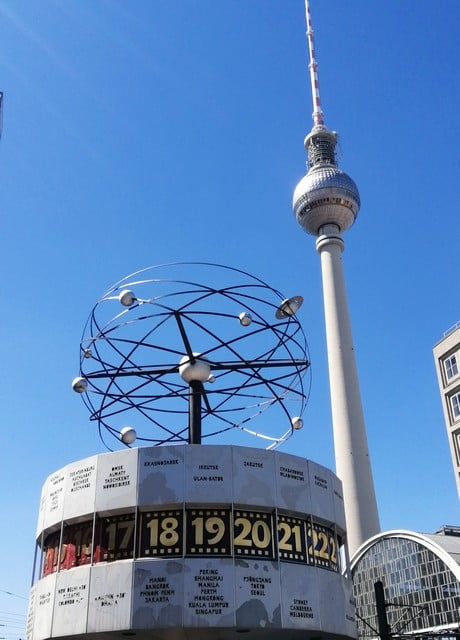 La Torre de la Televisión de Alexanderplatz mide 368 metros de altura.