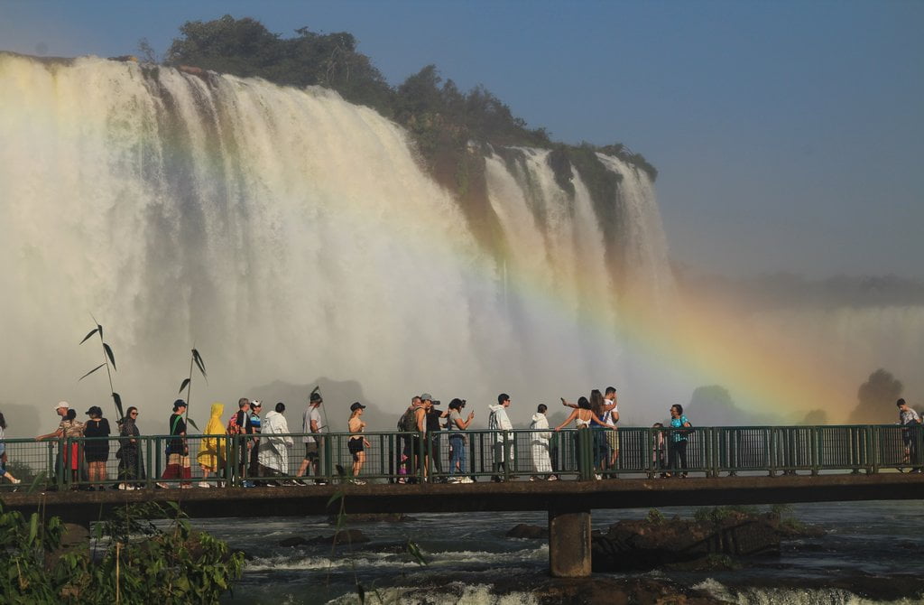 Los precios de entrada a las Cataratas de Iguazú en Brasil varían en función de si eres residente, extranjero o menor de edad.