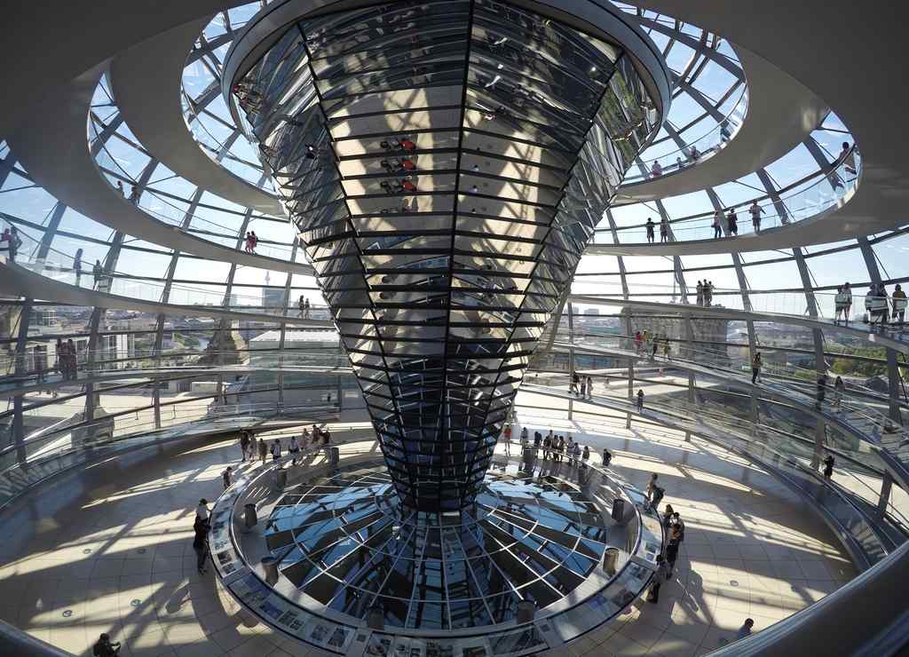 La cúpula del Reichstag es una de las visitas más recomendables en tu ruta por Berlín en 2 días.
