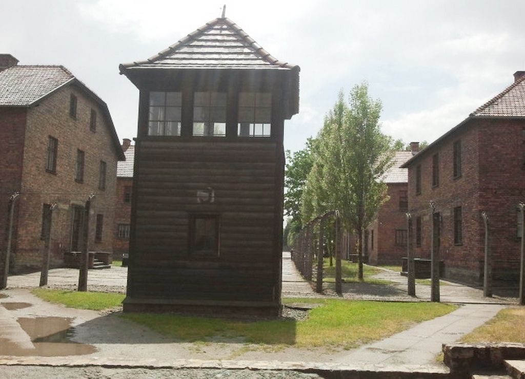 En la excursión se visitan los campos de concentración de Auschwitz I y Auschwitz-Birkenau.