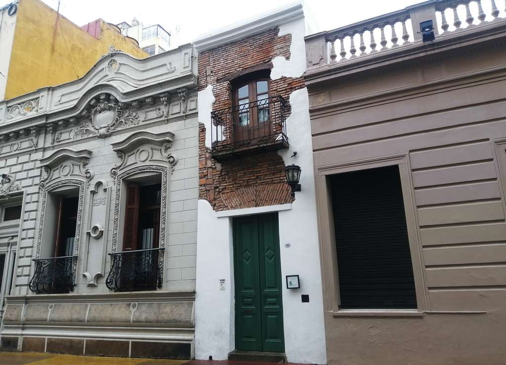 La fachada de la Casa Mínima de San Telmo mide apenas 2,5 metros de ancho.