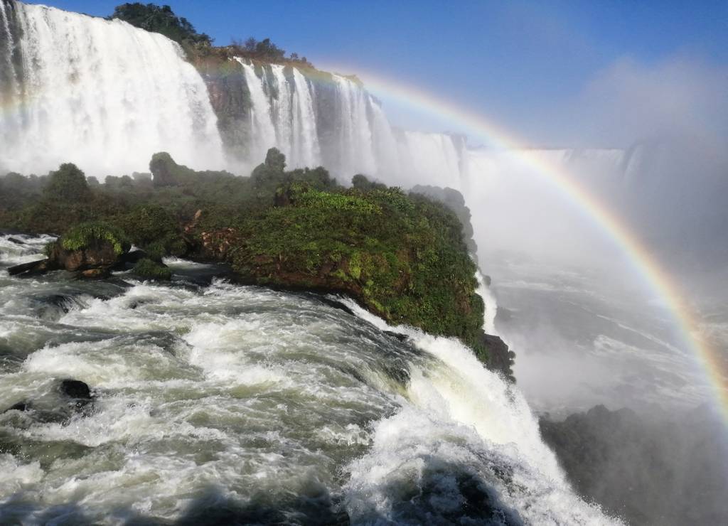En verano hace mucho calor y humedad, así que es preferible viajar a las Cataratas del Iguazú en cualquier otra época del año.