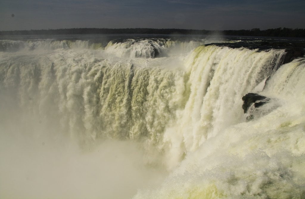 Conocer el lado argentino de las Cataratas del Iguazú es una de las mejores cosas que ver y hacer en Iguazú.