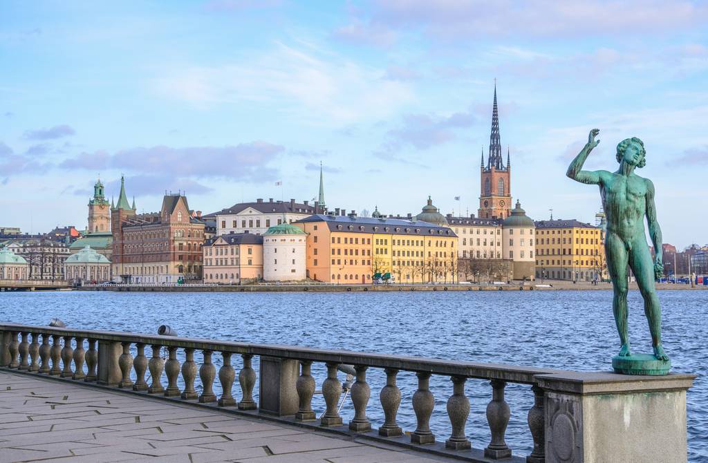 Si decides visitar Estocolmo desde Helsinki, no te pierdas el precioso casco antiguo de Gamla Stan.