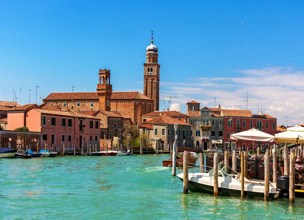 El vaporetto es la forma más barata para ir de Venecia a Murano.