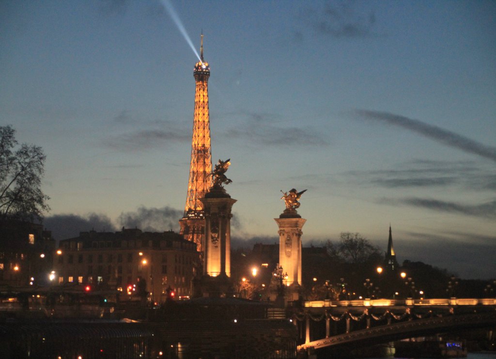 Es importante organizar tu visita a la Torre Eiffel con antelación porque las entradas se agotan rápido.