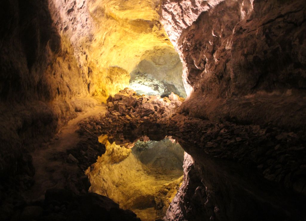 El recorrido por la Cueva de los Verdes dura 1 hora y es espectacular de principio a fin.