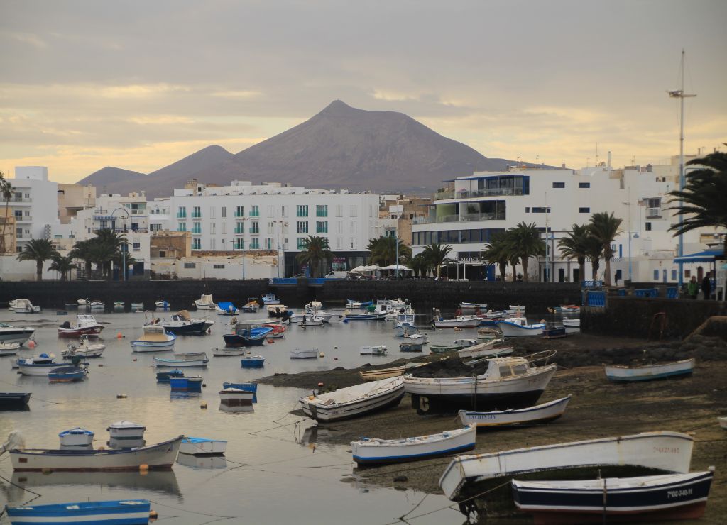 Uno de los mejores free tours en Lanzarote es el que te lleva a conocer Arrecife, la capital de la isla.