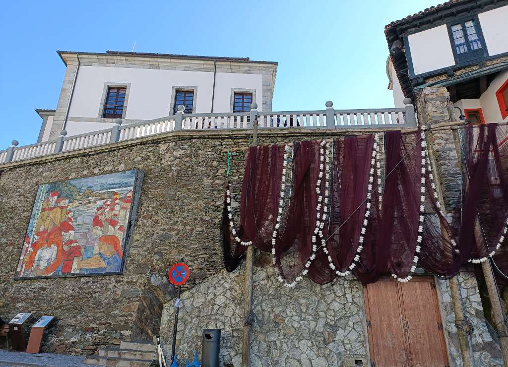 Esta villa asturiana tiene un ambiente pesquero que se palpa en cada esquina.